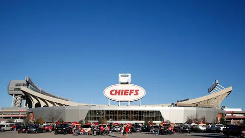 詹姆斯贡献26分12助攻力克克内克特37分，爵士失利，詹姆斯队续写六连胜佳绩